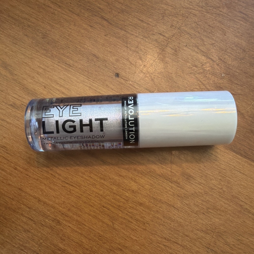 NEW Revolution Eye Light Liquid Eyeshadow in Shine Metallic
